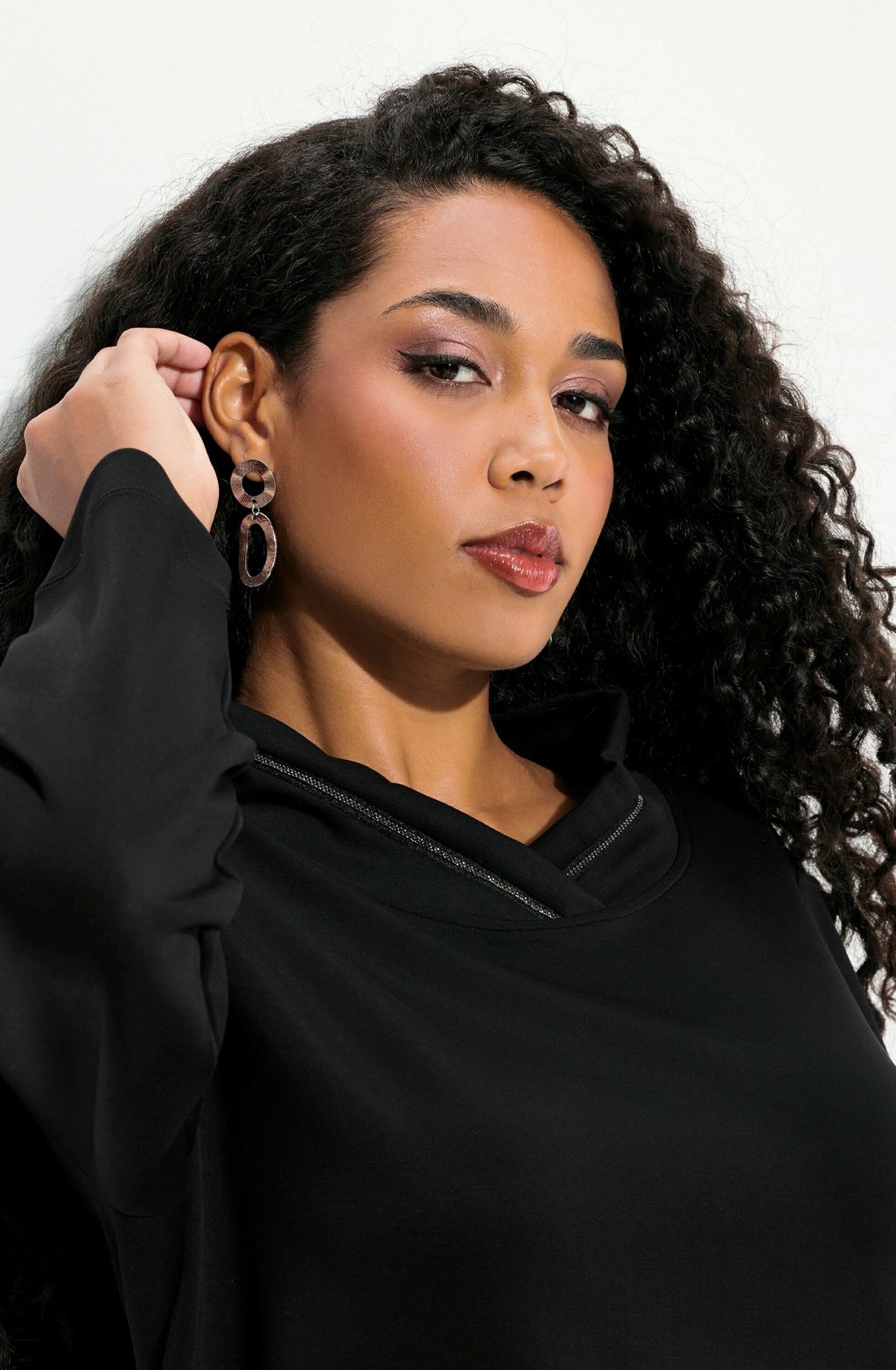 Толстовка DECORATIVE CHAIN Ulla Popken, черный
Толстовка DECORATIVE CHAIN Ulla Popken, черный