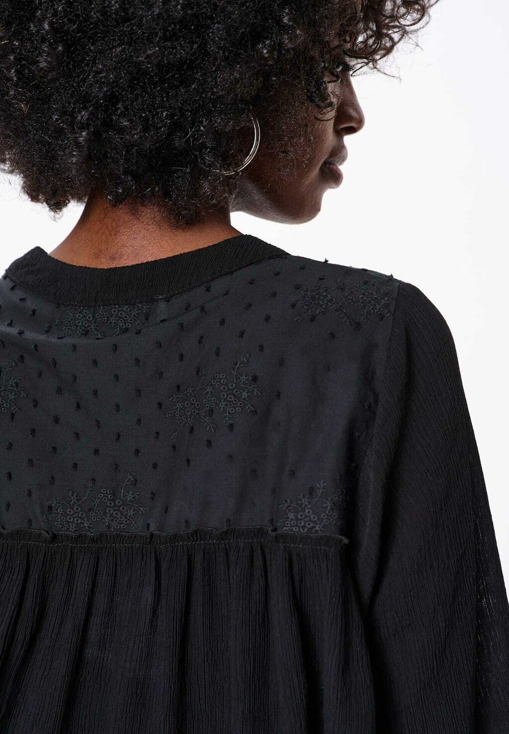 Блуза TERESA blue shadow, черный
Блуза TERESA blue shadow, черный