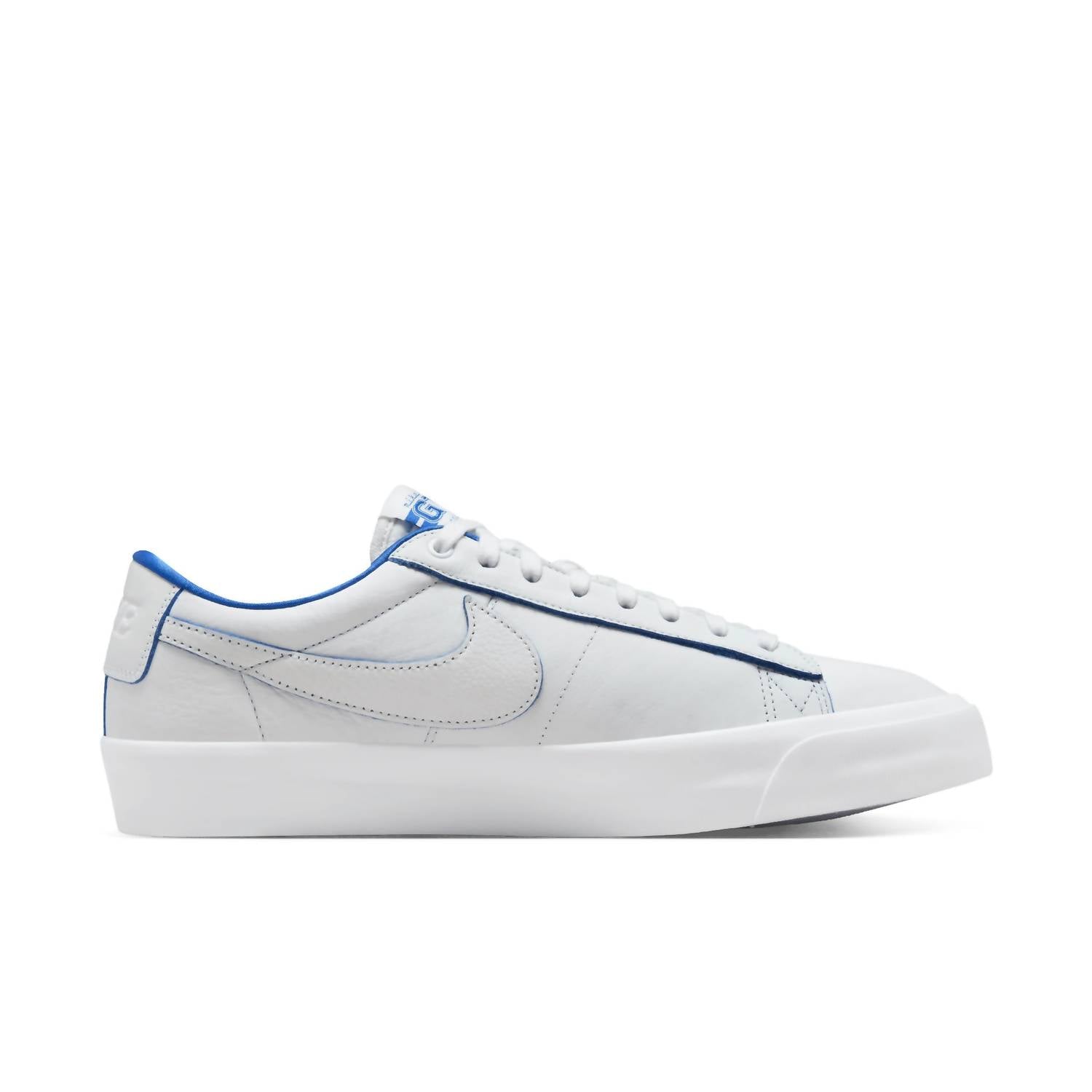 Мужские кроссовки Sb Blazer Low Pro Gt Premium 20Th Anniversary в цвете Summit White/game Royal-Summit White Nike
Мужские кроссовки Sb Blazer Low Pro Gt Premium 20Th Anniversary в цвете Summit White/game Royal-Summit White Nike