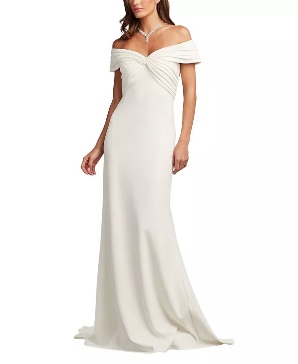 Платье Уинслоу с плиссированной V-образной спинкой Tadashi Shoji, белый
Платье Уинслоу с плиссированной V-образной спинкой Tadashi Shoji, белый