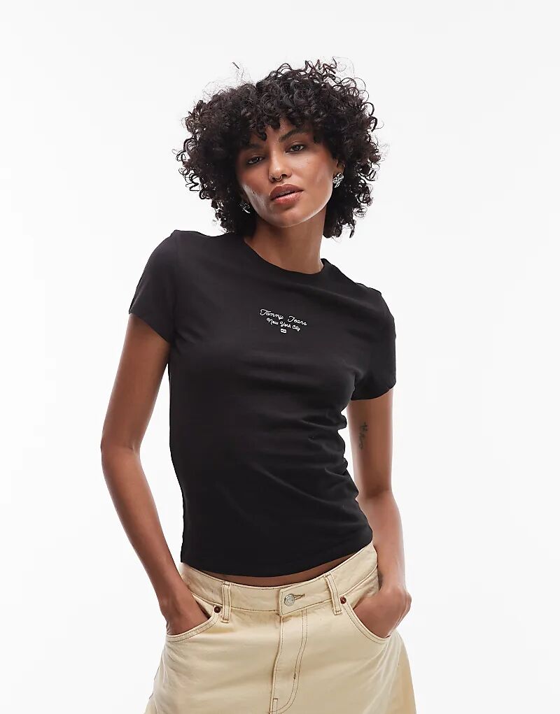 Футболка Tommy Jeans с центральным завитком-логотипом черного цвета
Футболка Tommy Jeans с центральным завитком-логотипом черного цвета
