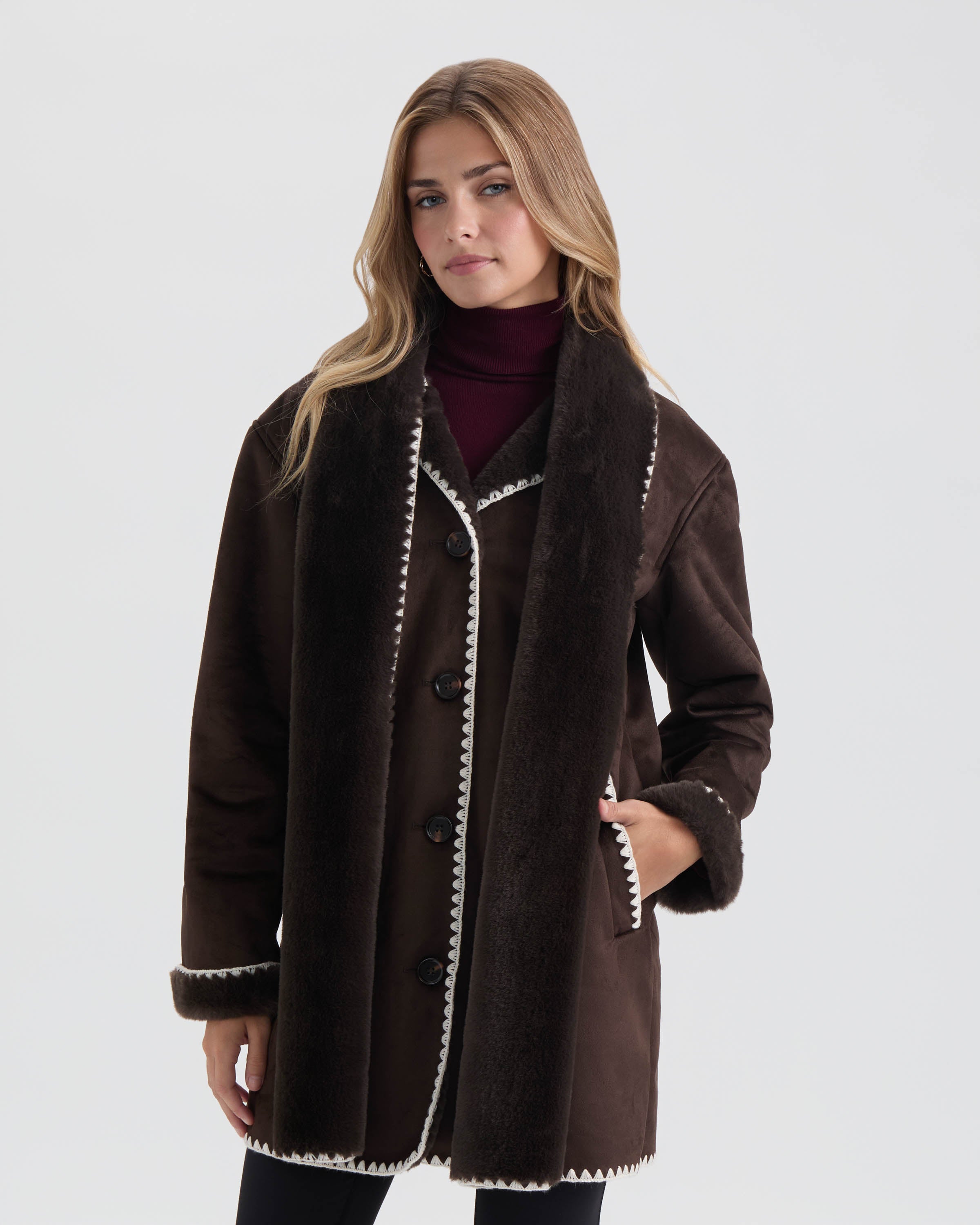 Женская куртка-шарф Ellen Tracy из овчины с контрастной строчкой Ellen Tracy, Espresso
Женская куртка-шарф Ellen Tracy из овчины с контрастной строчкой Ellen Tracy, Espresso