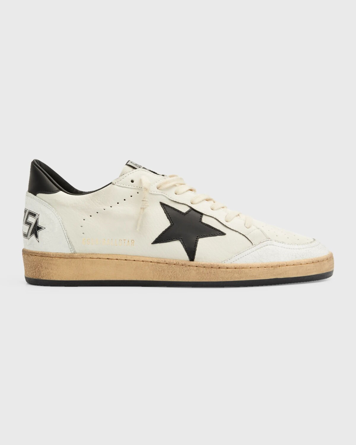 Мужские кожаные низкие кеды Ball Star с эффектом потертости Golden Goose, цвет White/Black
Мужские кожаные низкие кеды Ball Star с эффектом потертости Golden Goose, цвет White/Black