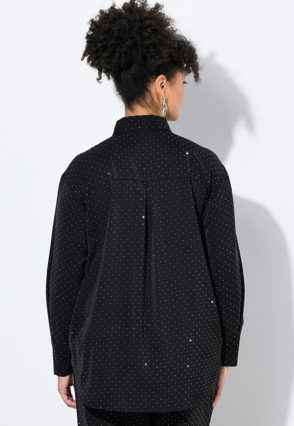 Рубашка ALLOVER MIT GLITZERSTEINCHEN MIAMODA, черный
Рубашка ALLOVER MIT GLITZERSTEINCHEN MIAMODA, черный