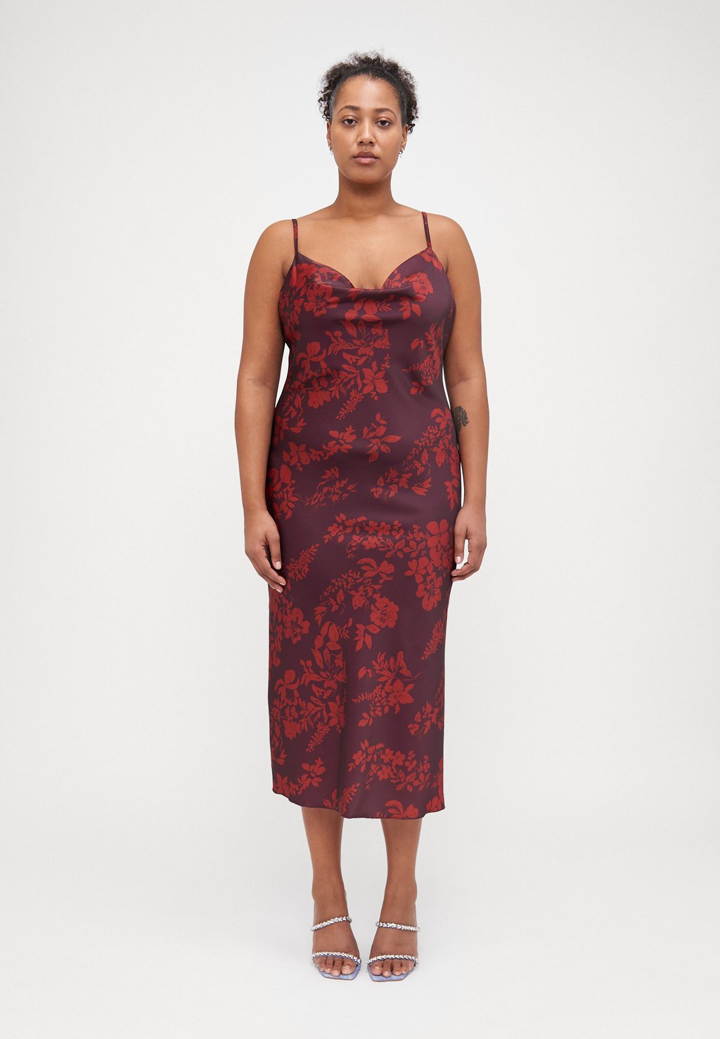 Коктейльное платье / Вечернее платье AUTUMN WEDDING CARA COWL NECK MIDI WAL G CURVE, черный
Коктейльное платье / Вечернее платье AUTUMN WEDDING CARA COWL NECK MIDI WAL G CURVE, черный