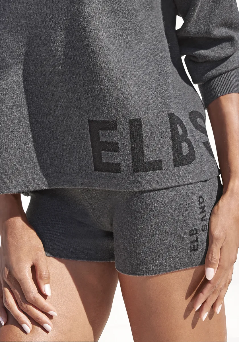 Трикотажные брюки Elbsand "короткие брюки", изготовлены из качественного трикотажа, антрацит
Трикотажные брюки Elbsand "короткие брюки", изготовлены из качественного трикотажа, антрацит