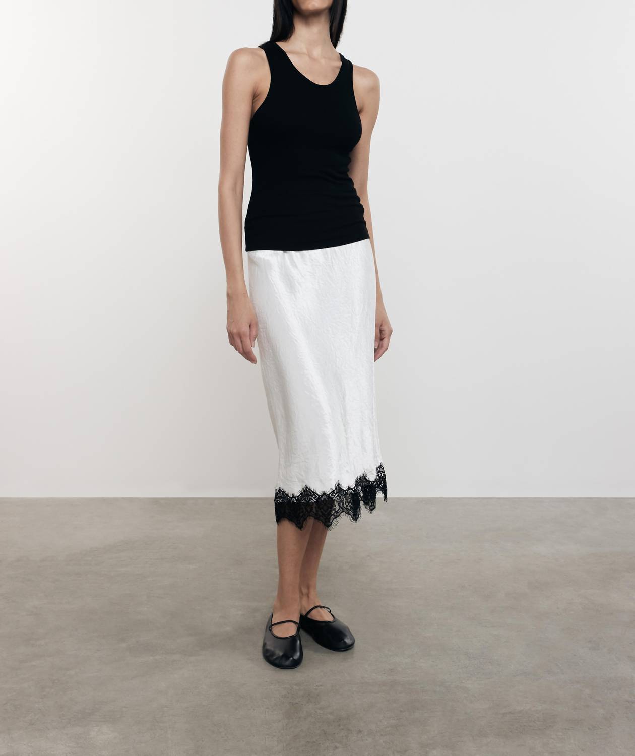 Майка-футляр из шелкового трикотажа черного цвета Enza Costa
Майка-футляр из шелкового трикотажа черного цвета Enza Costa