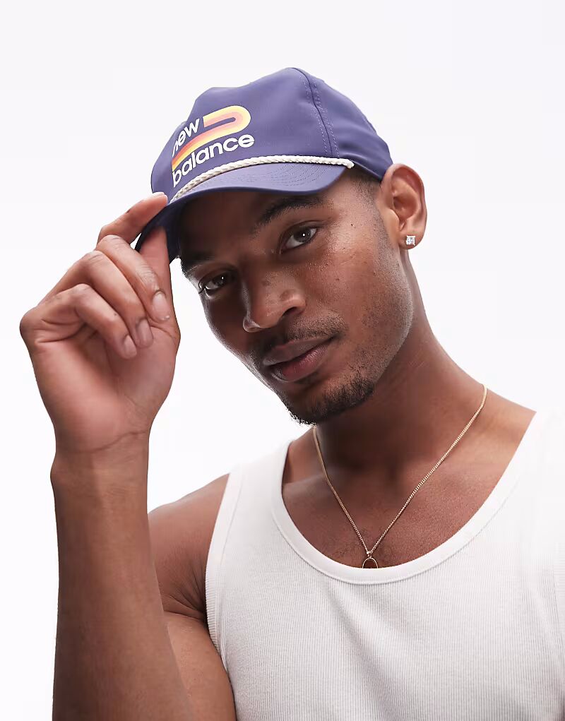 Кепка с графическим логотипом New Balance темно-синего цвета
Кепка с графическим логотипом New Balance темно-синего цвета