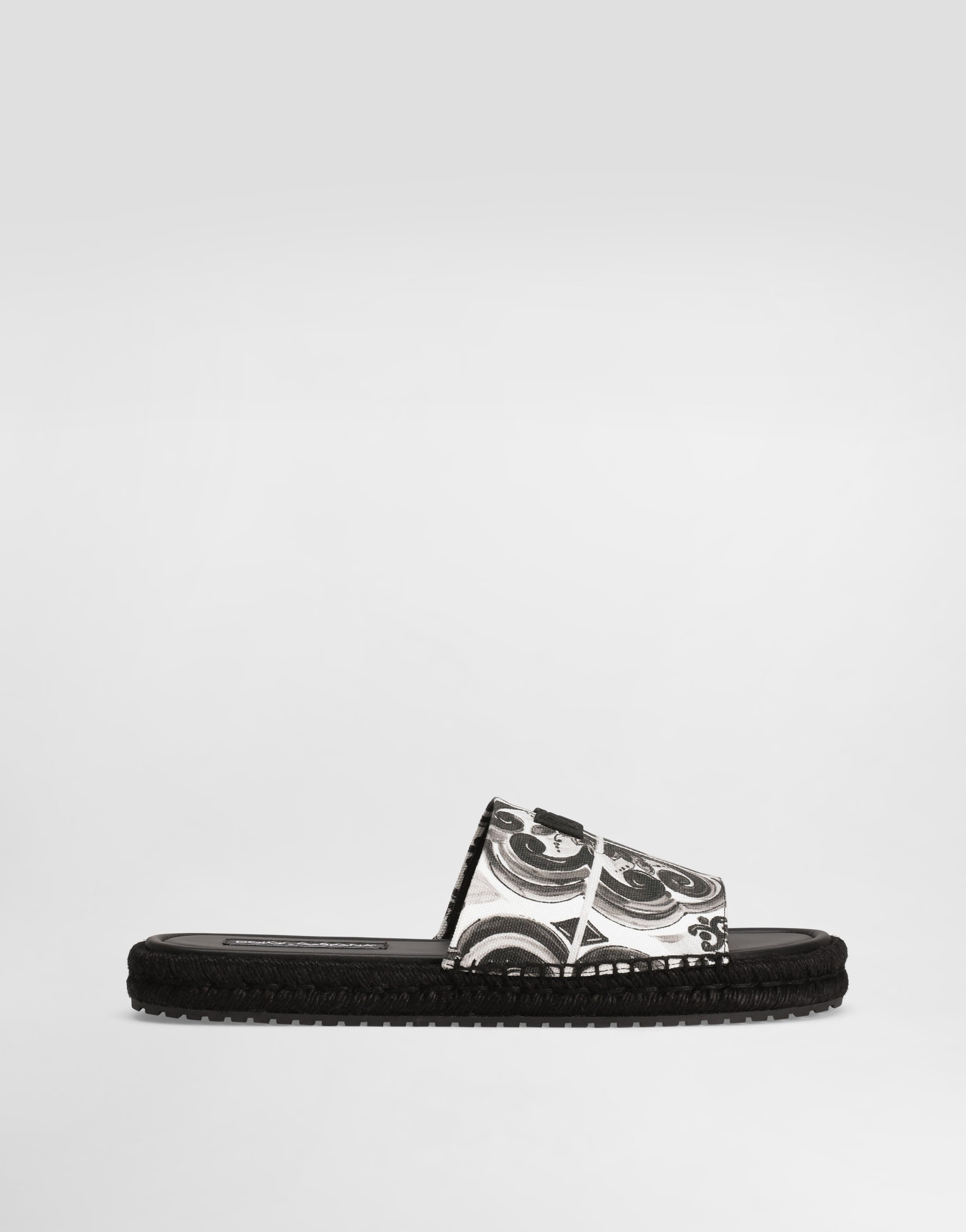 Эспадрилья-сандалия из холста с принтом майолика Dolce & Gabbana, мультиколор
Эспадрилья-сандалия из холста с принтом майолика Dolce & Gabbana, мультиколор