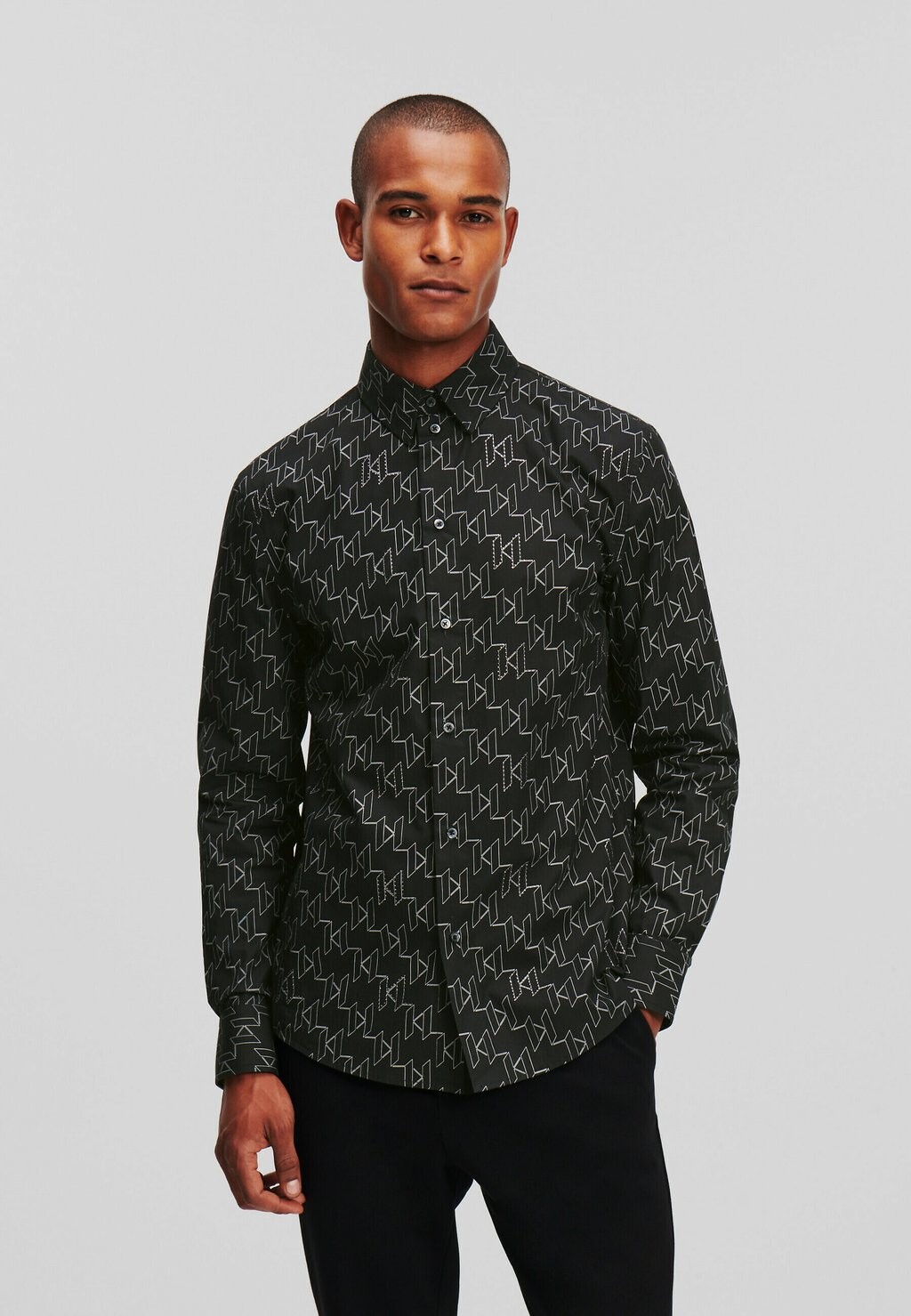 Рубашка RHINESTONE DEGRADE KARL LAGERFELD, цвет black
Рубашка RHINESTONE DEGRADE KARL LAGERFELD, цвет black