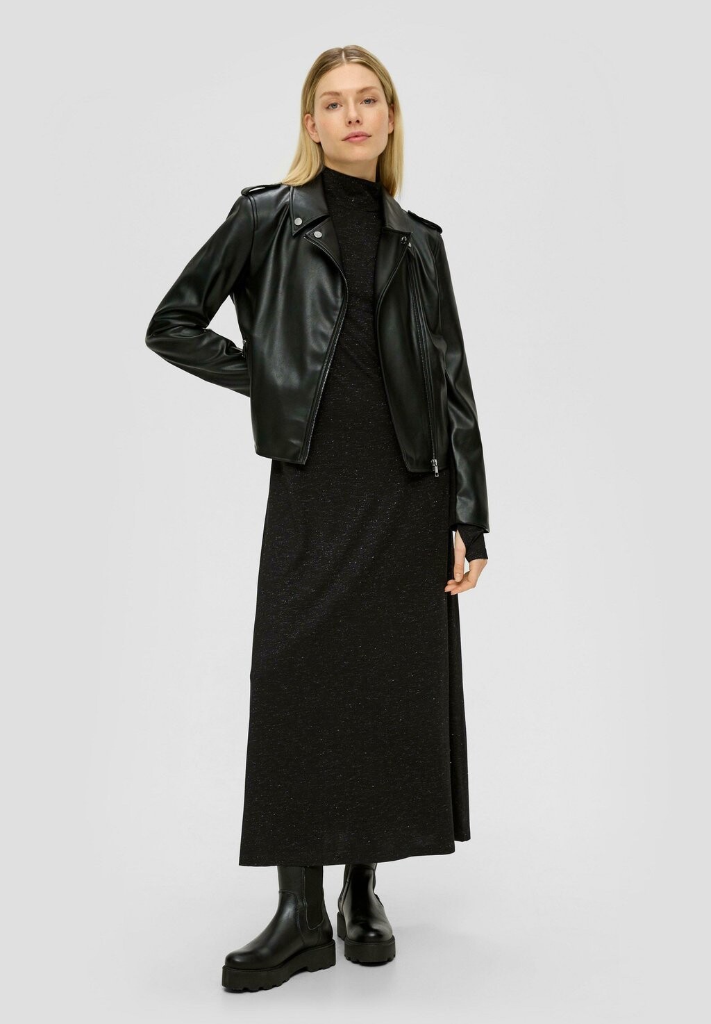 Платье макси s.Oliver, цвет schwarz
Платье макси s.Oliver, цвет schwarz