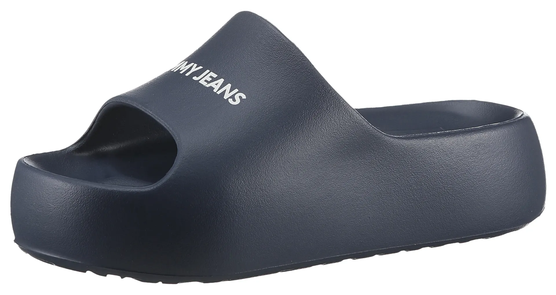Мюли Tommy Jeans "TJW CHUNKY FLATFORM SLIDE", платформа, летняя обувь, тапочки с контрастной надписью-логотипом, синий
Мюли Tommy Jeans "TJW CHUNKY FLATFORM SLIDE", платформа, летняя обувь, тапочки с контрастной надписью-логотипом, синий