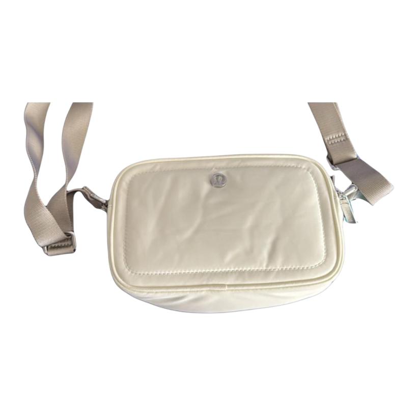 Lululemon Переработанный нейлоновый рюкзак для камеры через плечо унисекс белый, White
Lululemon Переработанный нейлоновый рюкзак для камеры через плечо унисекс белый, White