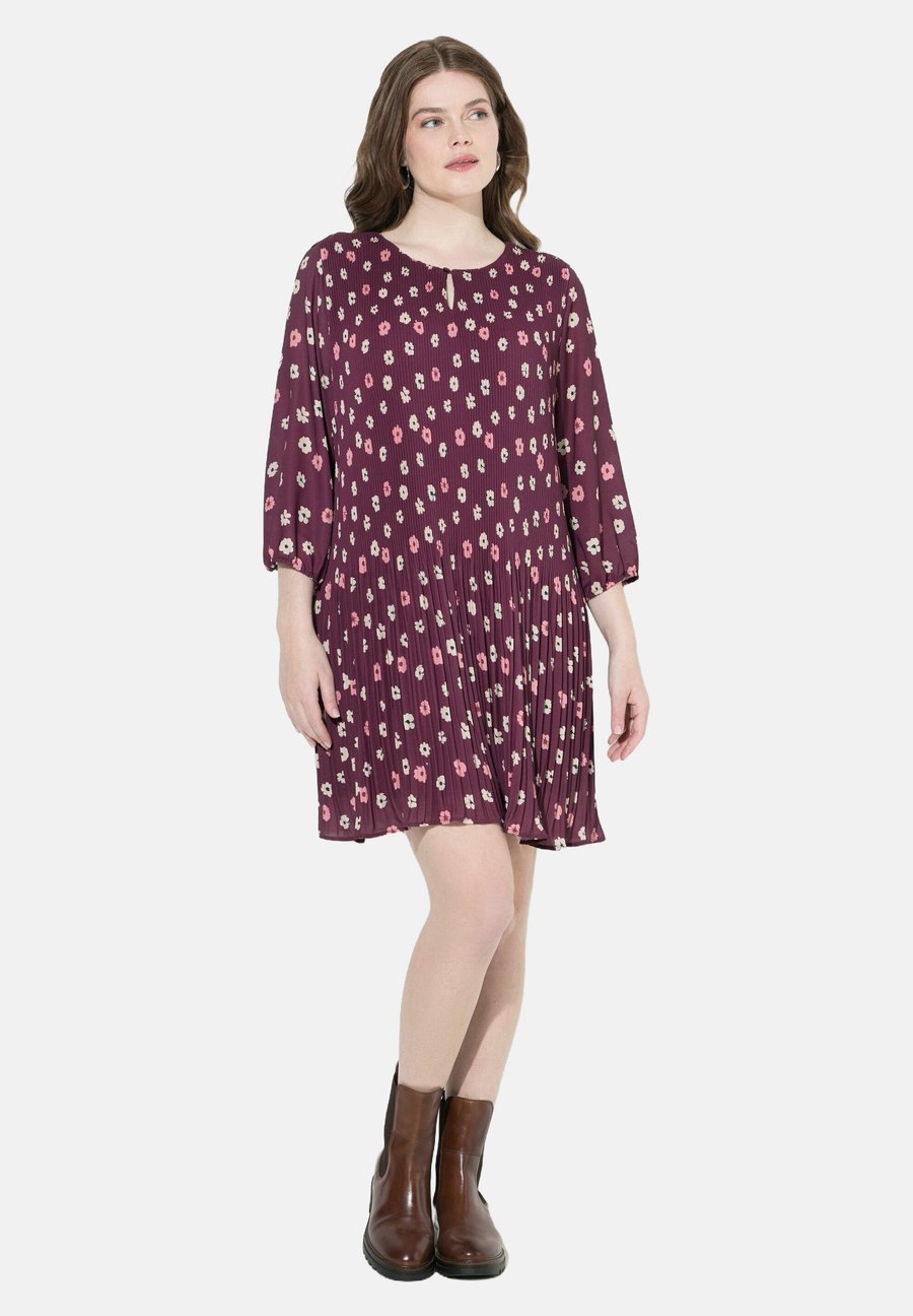 Платье Ulla Popken PLEATED FLOWER PRINT 3/4 SLEEVE, Dark Claret/Berry
Платье Ulla Popken PLEATED FLOWER PRINT 3/4 SLEEVE, Dark Claret/Berry