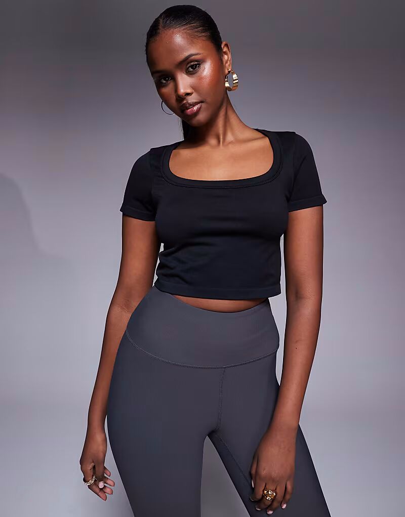 4505 бесшовная футболка Active с коротким рукавом черного цвета
4505 бесшовная футболка Active с коротким рукавом черного цвета