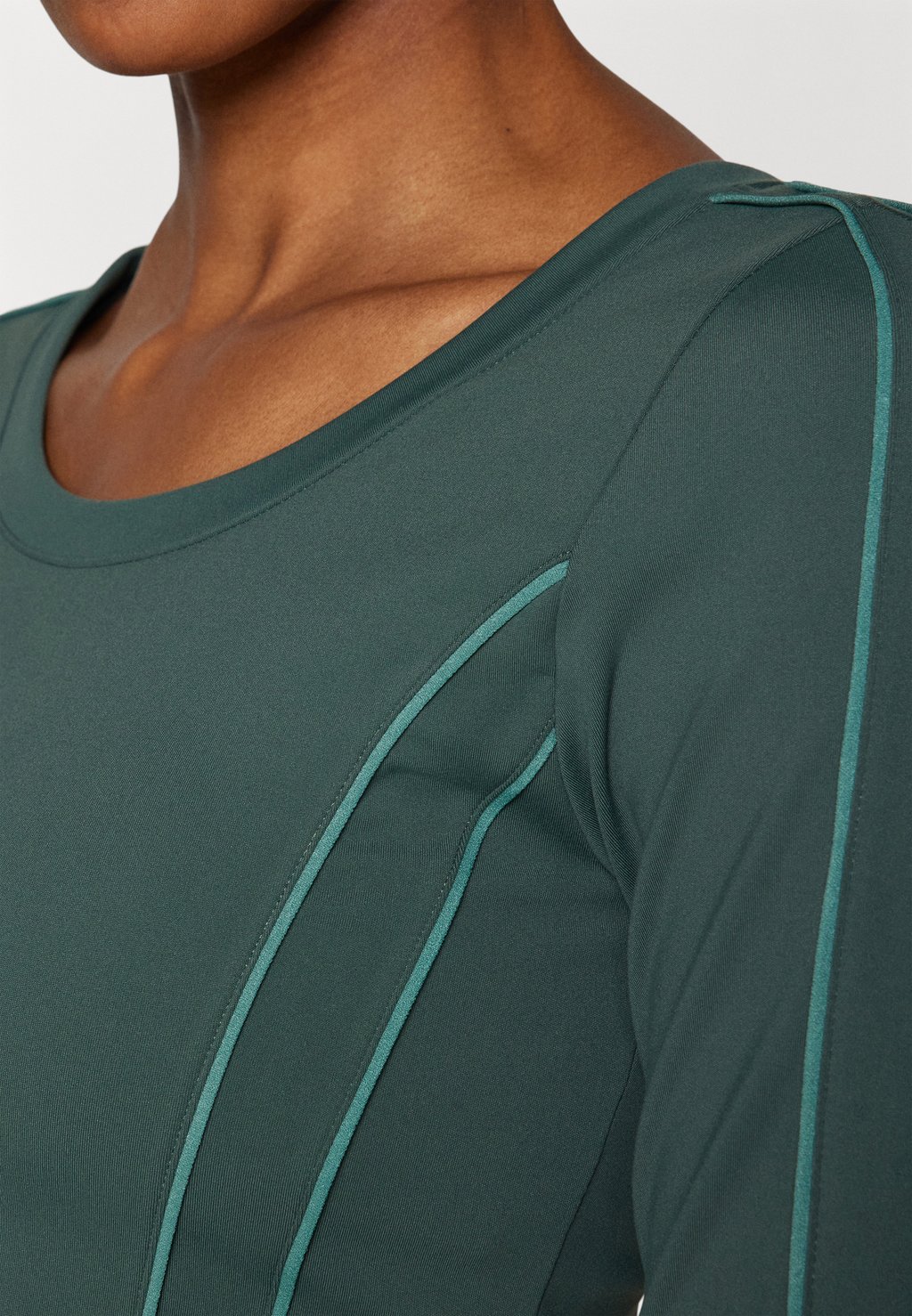Топ с длинными рукавами ONE TOP CAPSULE Nike Performance, темно-зеленый
Топ с длинными рукавами ONE TOP CAPSULE Nike Performance, темно-зеленый