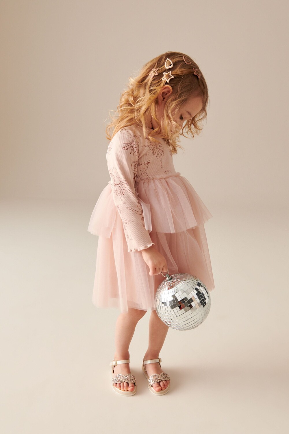 Блестящие босоножки для особых случаев Next, бежевый
Блестящие босоножки для особых случаев Next, бежевый