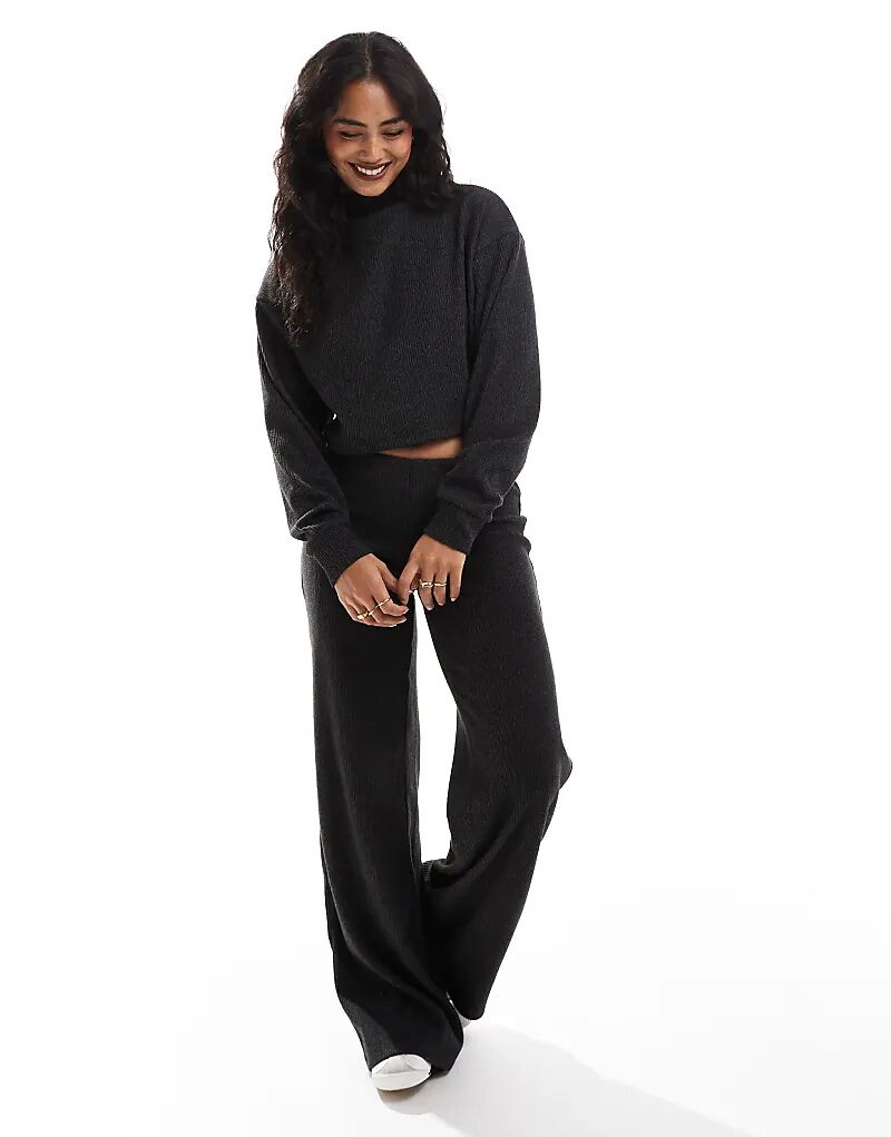 Мягкий топ Bershka с высоким воротником, темно-серый цвет
Мягкий топ Bershka с высоким воротником, темно-серый цвет