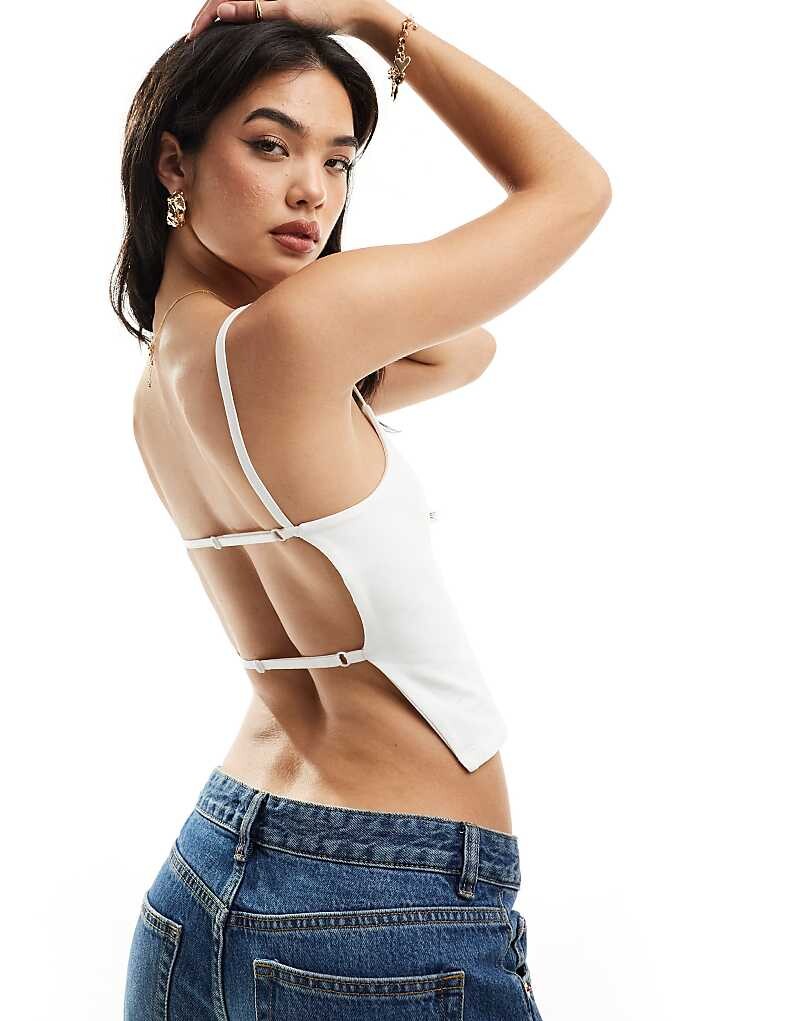 ASOS DESIGN – Белый двухслойный топ на тонких бретелях, бретелях на спине и вырезе в форме сердца
ASOS DESIGN – Белый двухслойный топ на тонких бретелях, бретелях на спине и вырезе в форме сердца