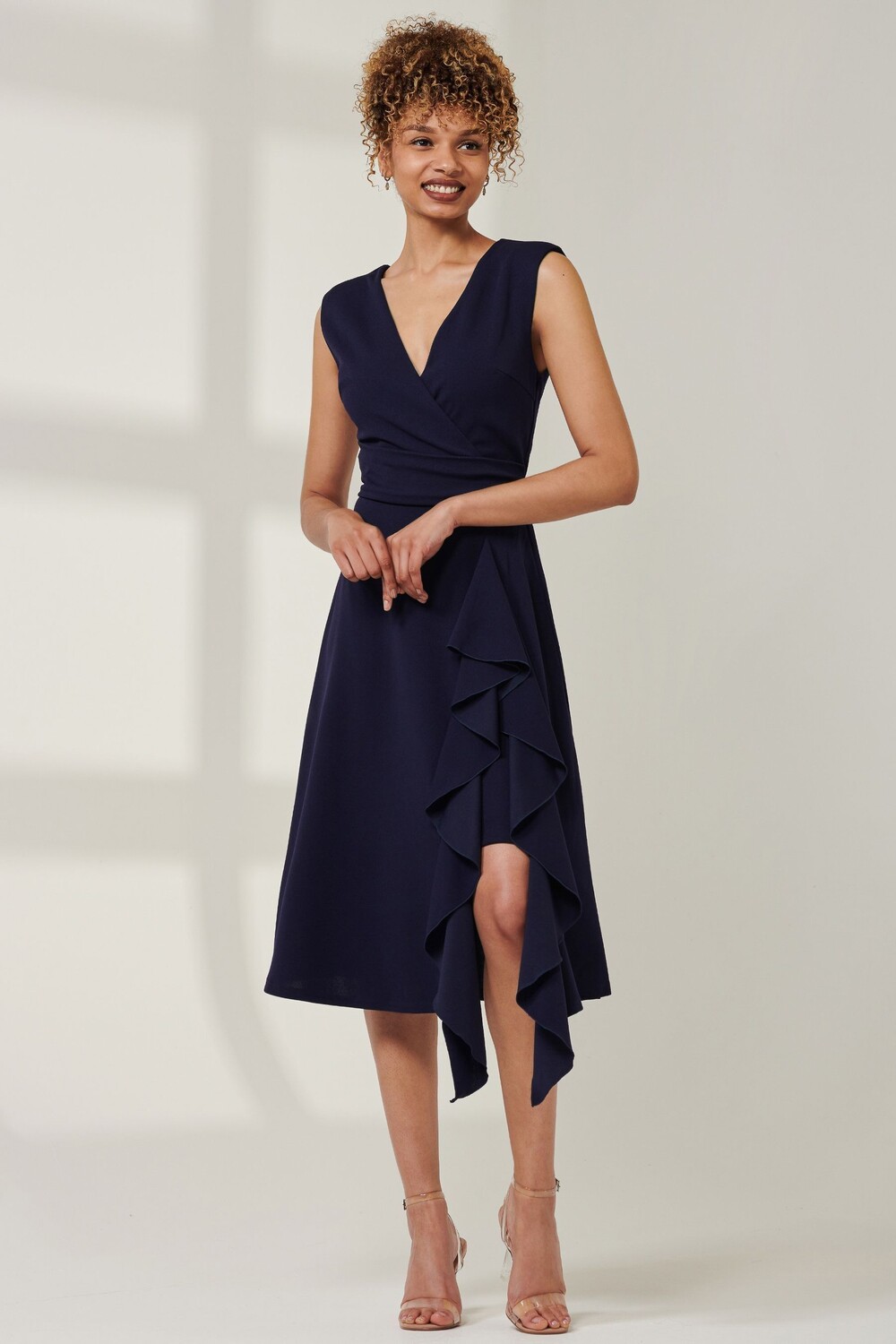 Платье миди с оборками Qiana Jolie Moi, синий 
Платье миди с оборками Qiana Jolie Moi, синий