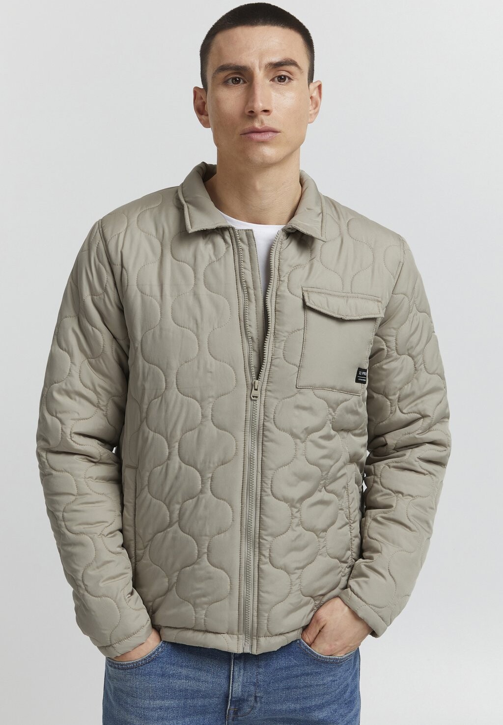 Легкая куртка 11 Project с карманом на груди, серый
Легкая куртка 11 Project с карманом на груди, серый