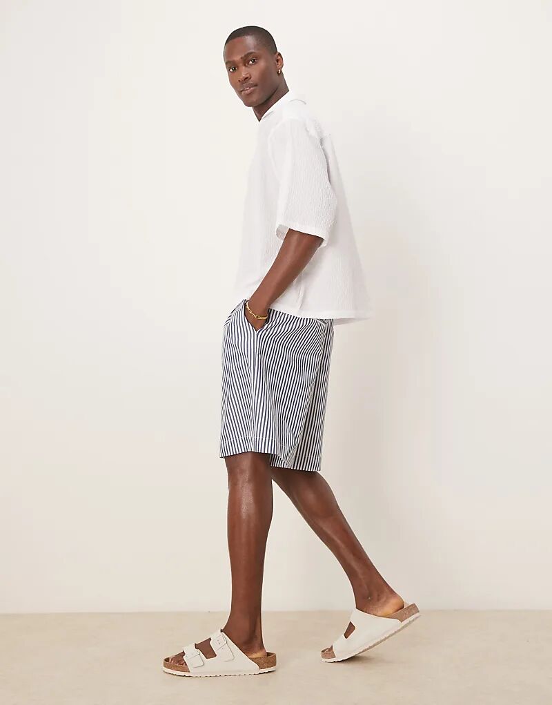 Джинсы ASOS DESIGN в сине-белую полоску 
Джинсы ASOS DESIGN в сине-белую полоску