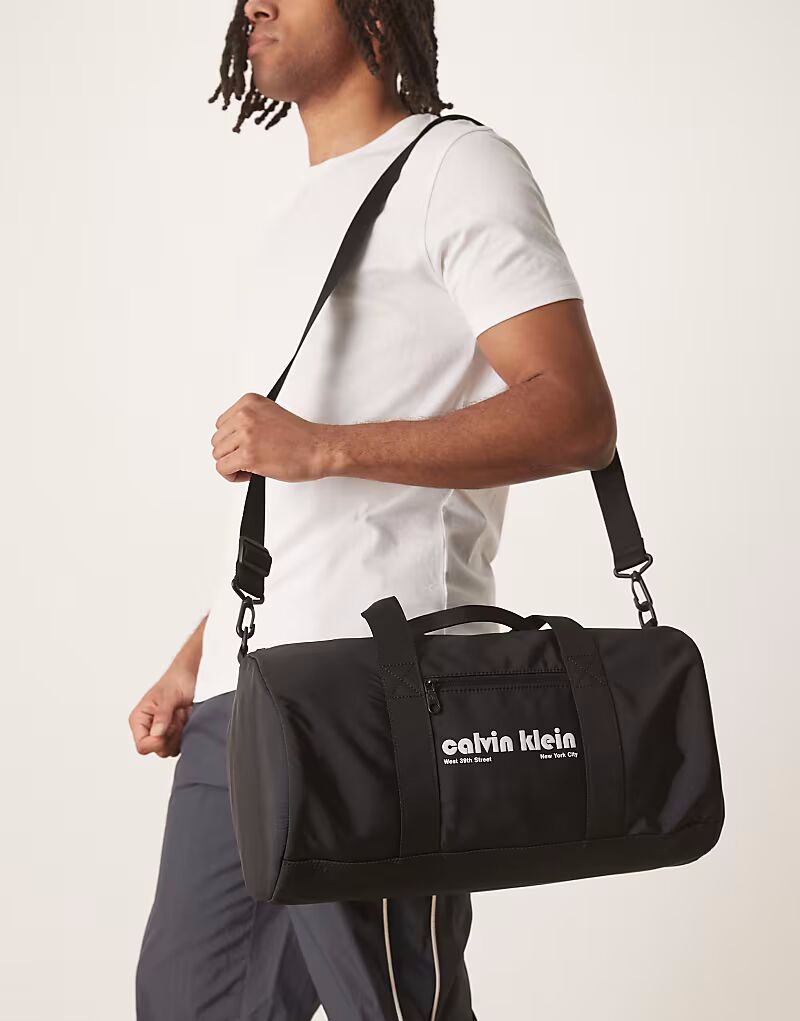 Черная сумка-тоут с ретро-логотипом Calvin Klein Jeans
Черная сумка-тоут с ретро-логотипом Calvin Klein Jeans