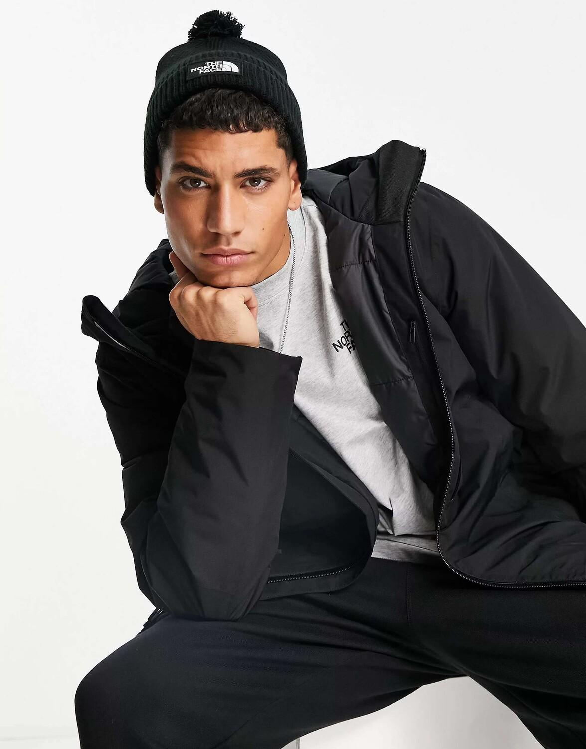 Черная шляпа с нашивкой-логотипом The North Face
Черная шляпа с нашивкой-логотипом The North Face