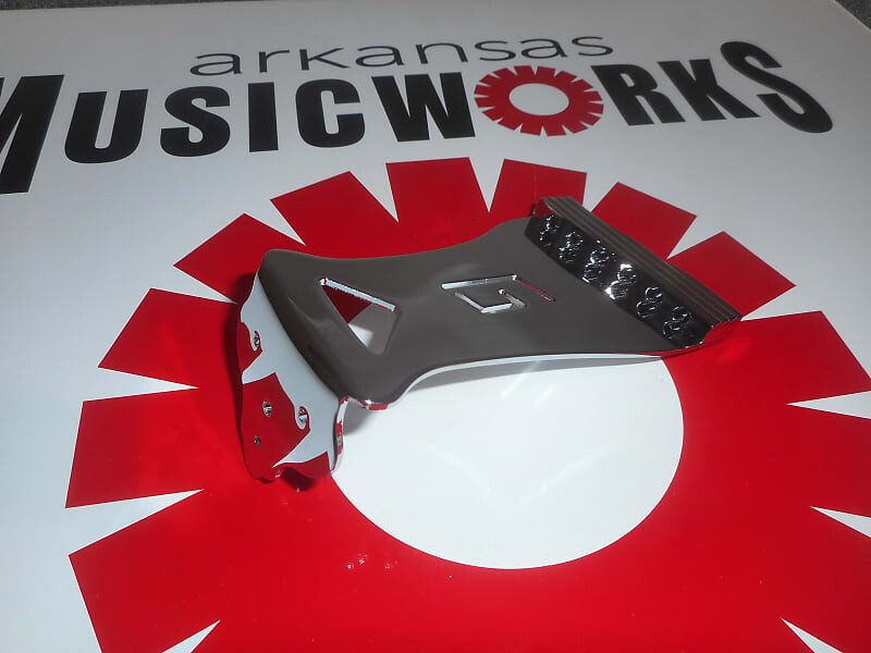 Гитарный струнодержатель Gretsch Electromatic с полым корпусом "G", ХРОМ - 006-2745-000
Гитарный струнодержатель Gretsch Electromatic с полым корпусом "G", ХРОМ - 006-2745-000