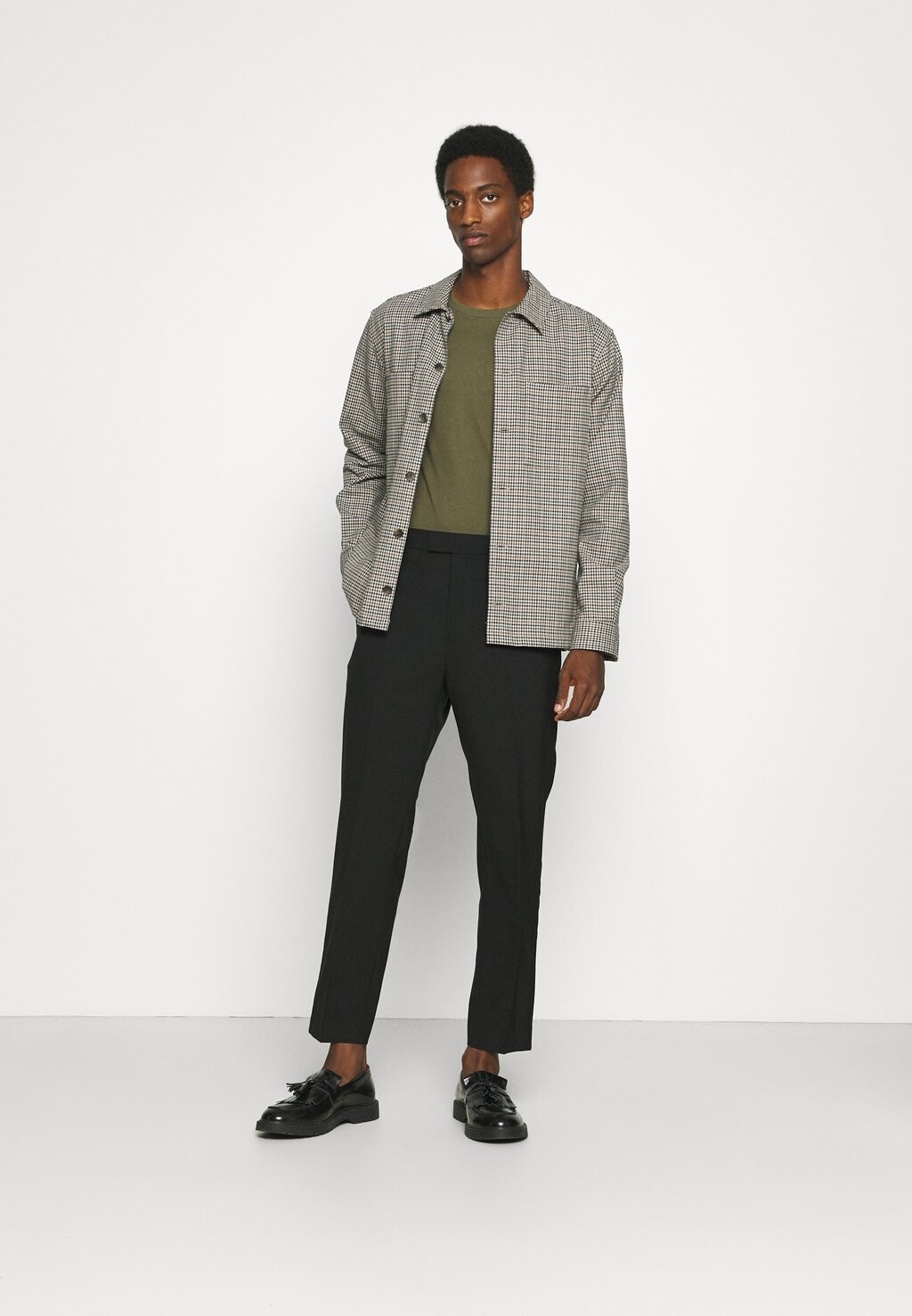 Футболка с длинным рукавом Pier One, черный/темно-серый/оливковый
Футболка с длинным рукавом Pier One, черный/темно-серый/оливковый