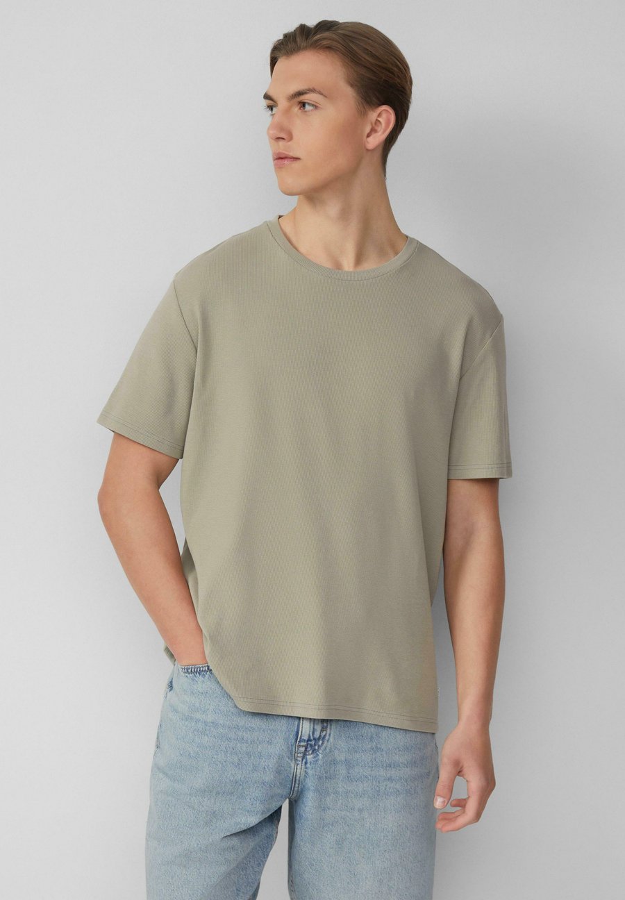 Футболка QS RUNDHALS STRUKTUR, Olivgrün/Green, Зеленый, Футболка QS RUNDHALS STRUKTUR, Olivgrün/Green
Футболка QS RUNDHALS STRUKTUR, Olivgrün/Green, Зеленый, Футболка QS RUNDHALS STRUKTUR, Olivgrün/Green