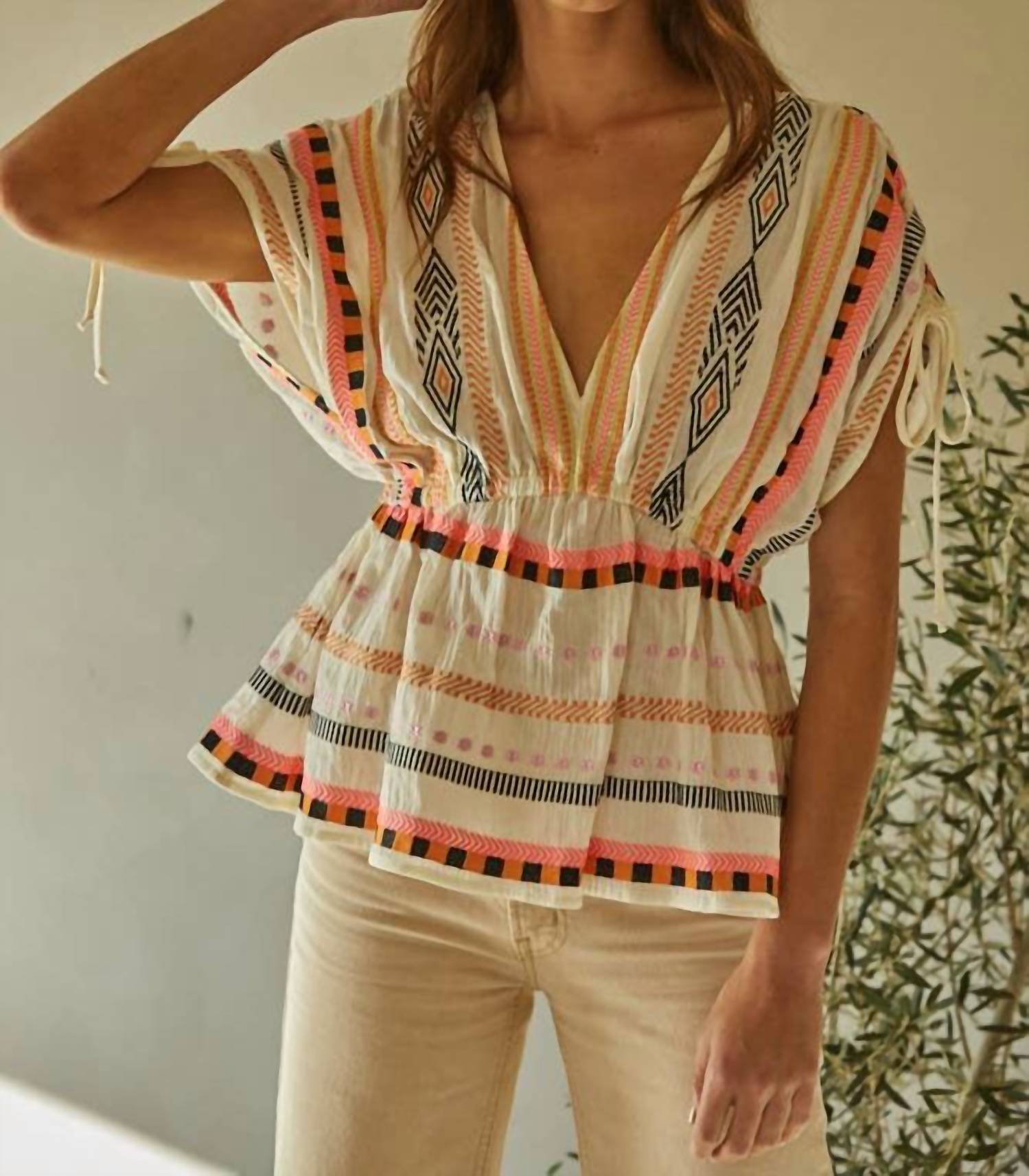 Топ Estella в белом цвете By Together
Топ Estella в белом цвете By Together