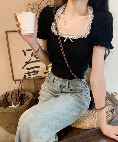 Футболка укороченная с кружевной лентой, квадратным вырезом и пышными рукавами Lace Ladies, черный
Футболка укороченная с кружевной лентой, квадратным вырезом и пышными рукавами Lace Ladies, черный