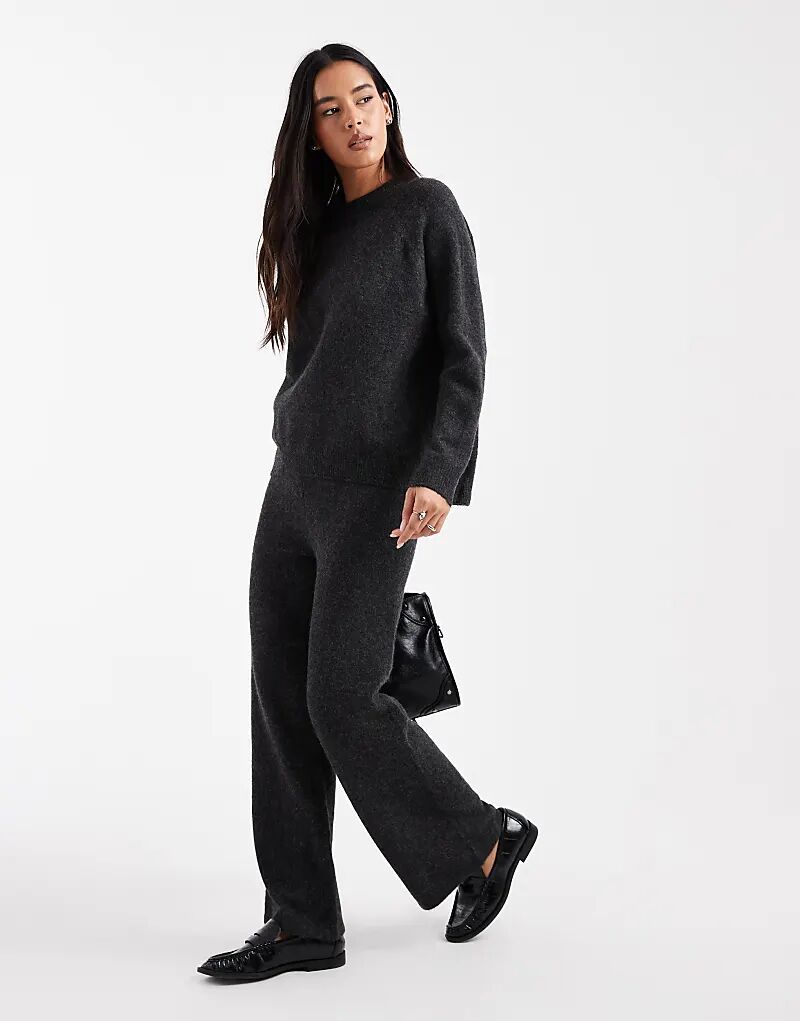 Трикотажные брюки New Look темно-серого цвета
Трикотажные брюки New Look темно-серого цвета