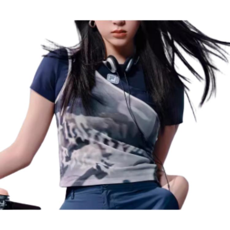 Футболка и шорты женские двухкомплектные темный бездонный синий FILA FUSION, черный
Футболка и шорты женские двухкомплектные темный бездонный синий FILA FUSION, черный