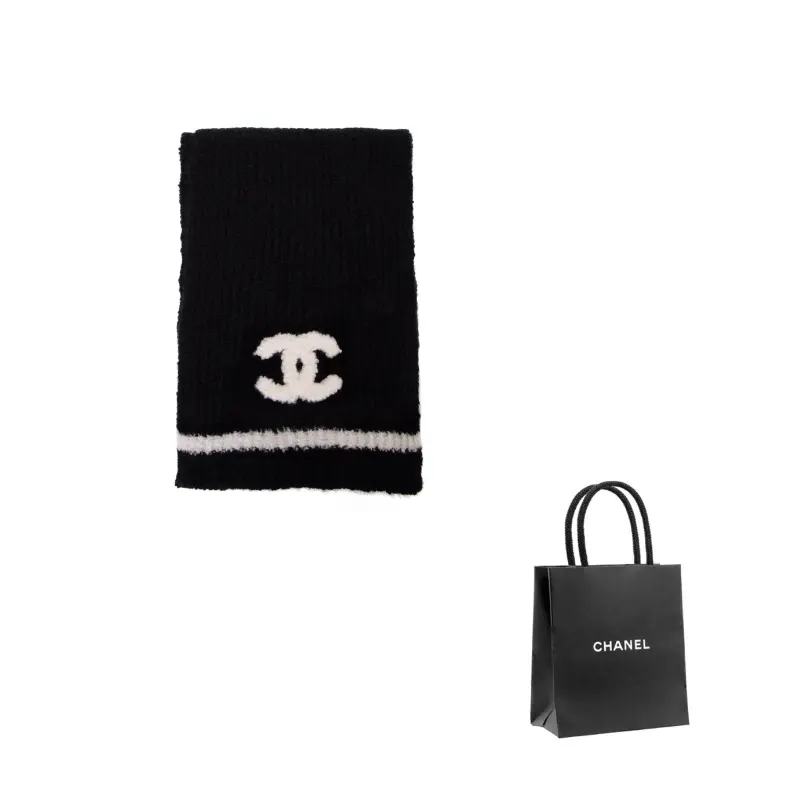 Вязаный шарф унисекс CHANEL, черный
Вязаный шарф унисекс CHANEL, черный