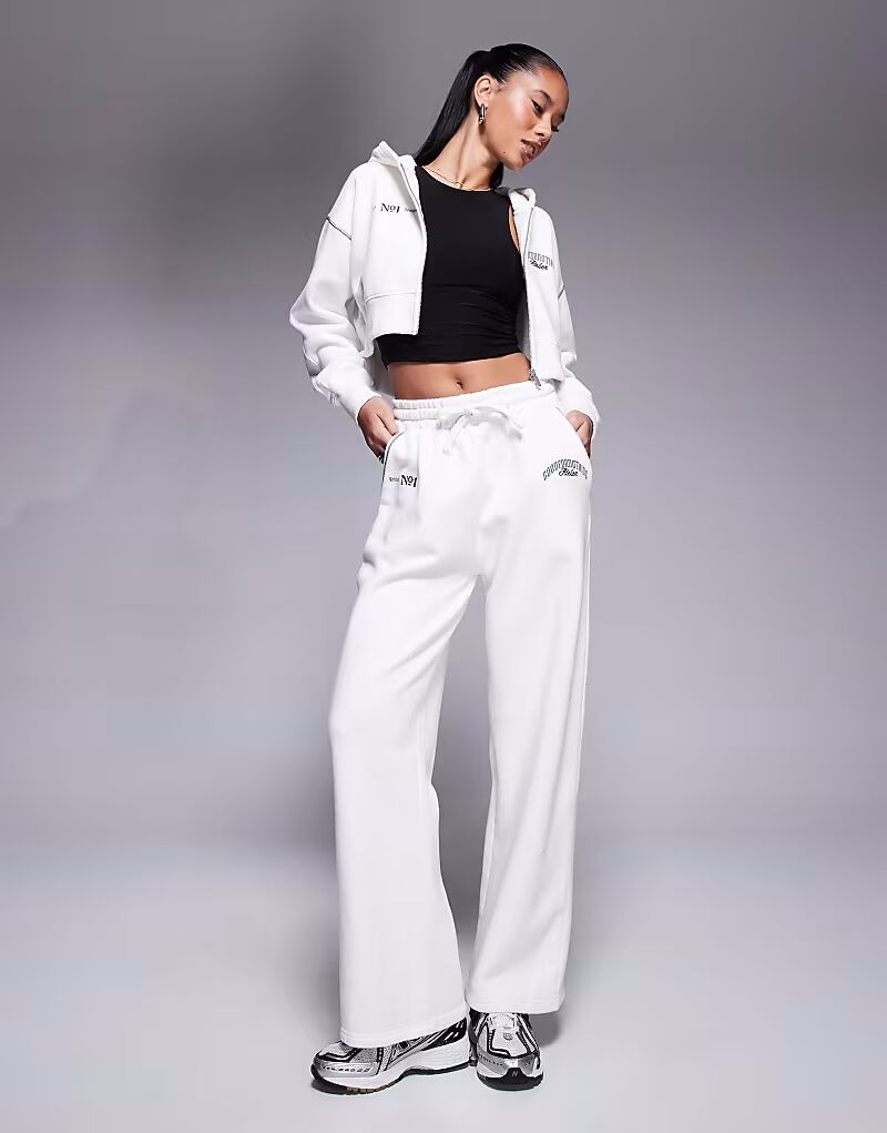 Спортивные брюки Coord с логотипом в кремово-белом цвете Good For Nothing
Спортивные брюки Coord с логотипом в кремово-белом цвете Good For Nothing