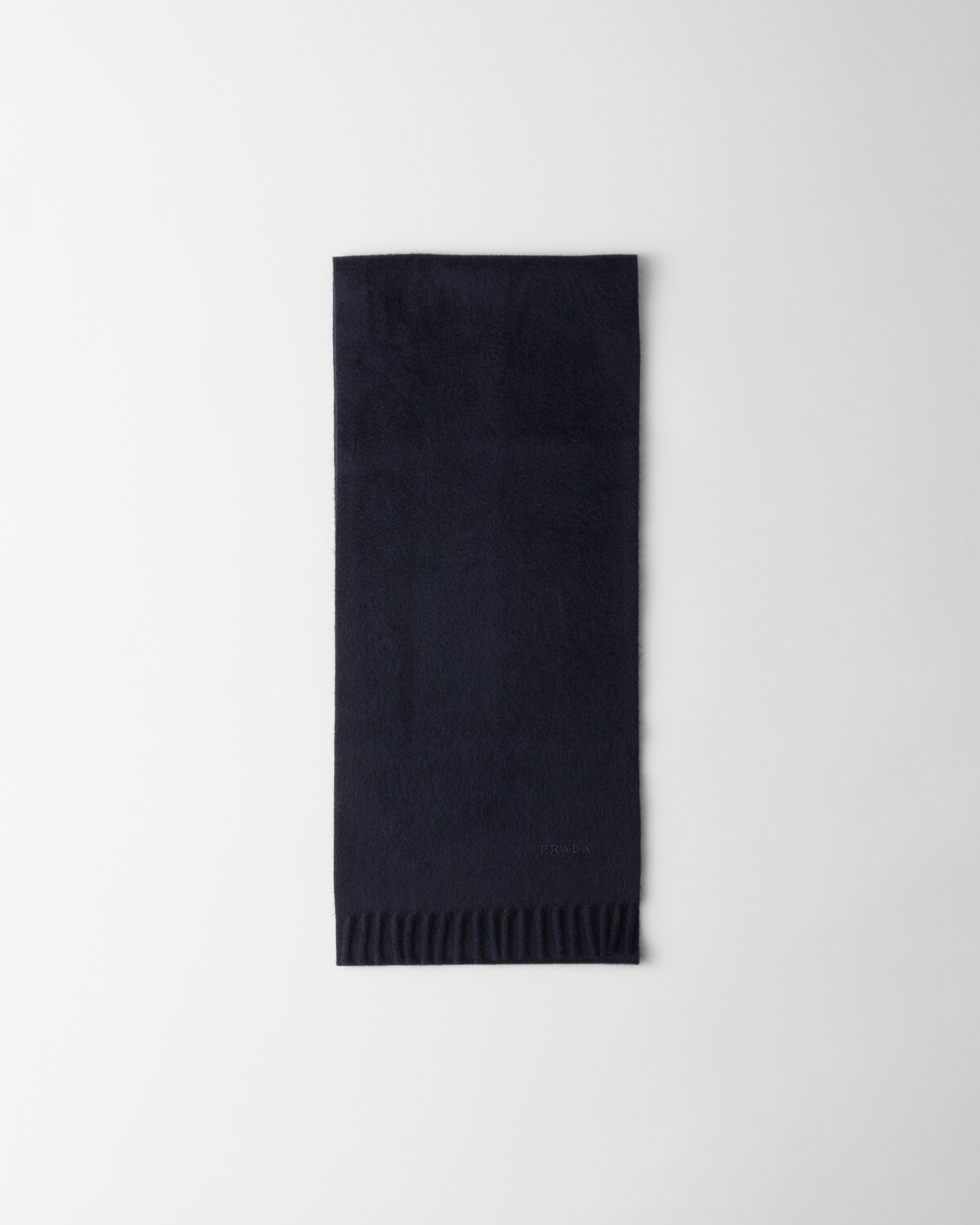Кашемировый шарф Prada, темно-синий
Кашемировый шарф Prada, темно-синий