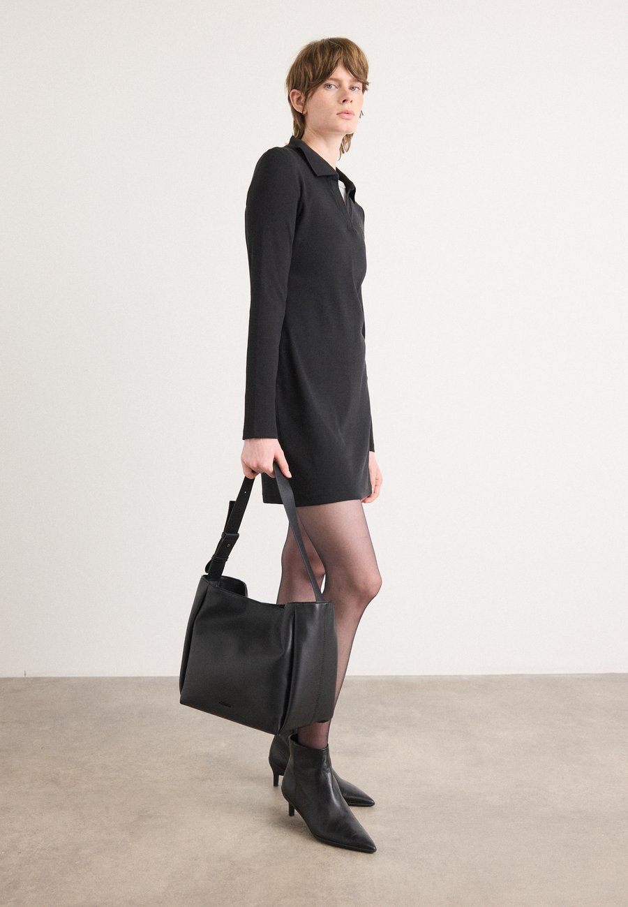Платье Calvin Klein Jeans MONOLOGO POLO MINI DRESS, Black
Платье Calvin Klein Jeans MONOLOGO POLO MINI DRESS, Black