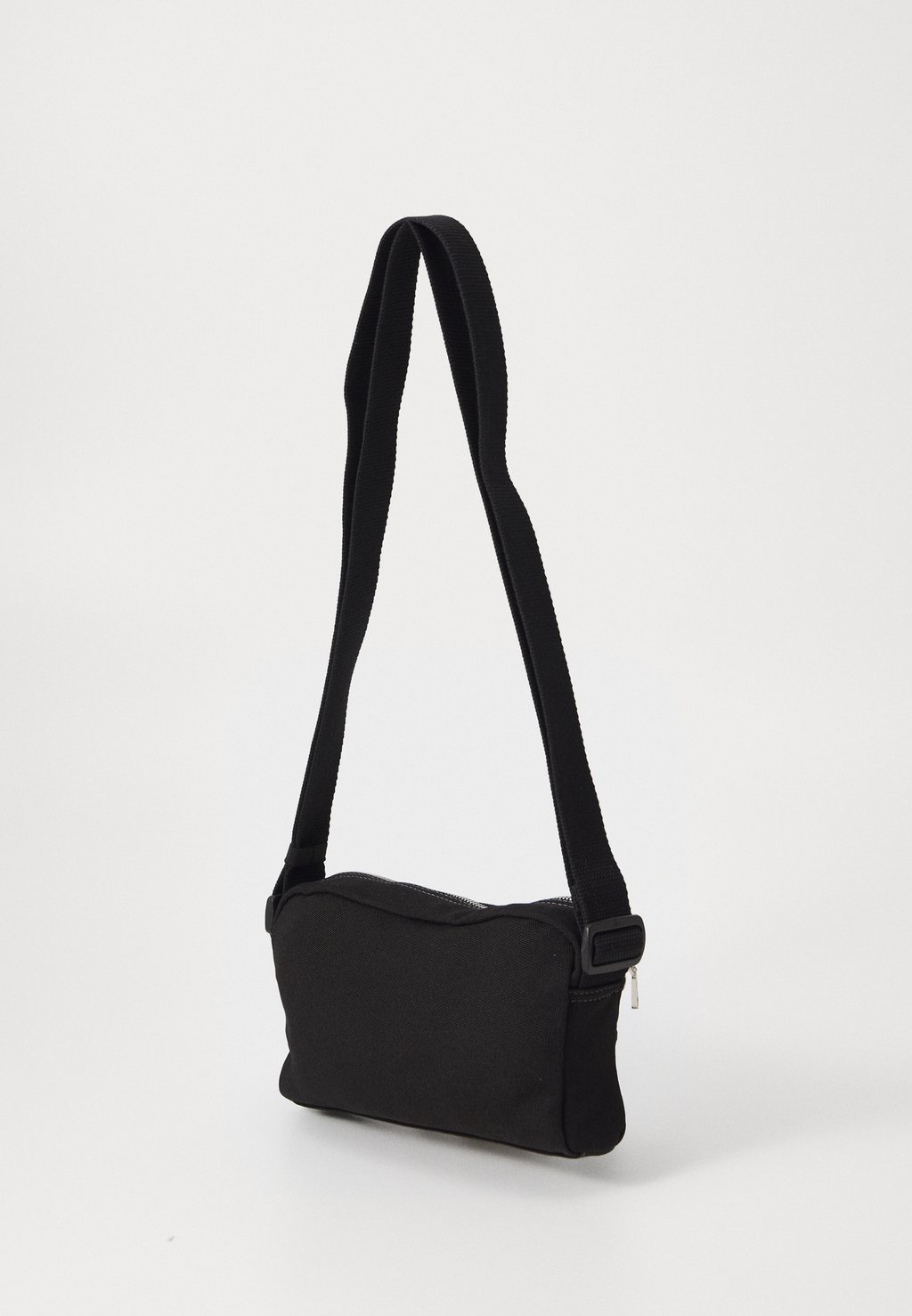 Сумка через плечо SPORT ESSENTIALS CAMERA BAG W Calvin Klein Jeans, черный 
Сумка через плечо SPORT ESSENTIALS CAMERA BAG W Calvin Klein Jeans, черный