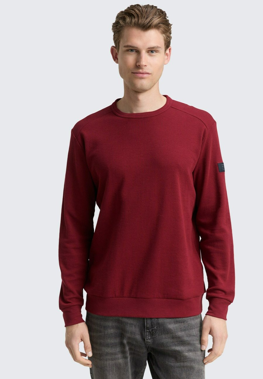 Толстовка TOM TAILOR MIT WAFFELSTRUKTUR, Cabarnet Bordeaux Red/Dark Red
Толстовка TOM TAILOR MIT WAFFELSTRUKTUR, Cabarnet Bordeaux Red/Dark Red