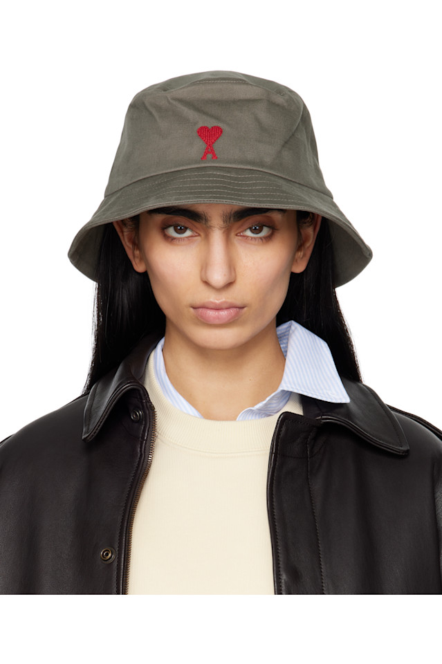 Хлопковая вышитая шляпа-ведро Ami de Coeur Ami Paris, серый
Хлопковая вышитая шляпа-ведро Ami de Coeur Ami Paris, серый