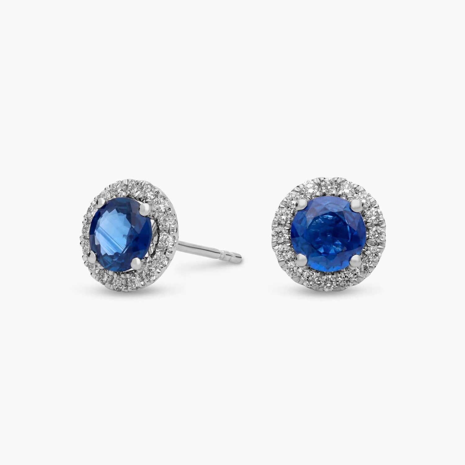 Серьги-гвоздики с сапфирами и микропаве из белого золота 18 карат (5 мм) Blue Nile
Серьги-гвоздики с сапфирами и микропаве из белого золота 18 карат (5 мм) Blue Nile