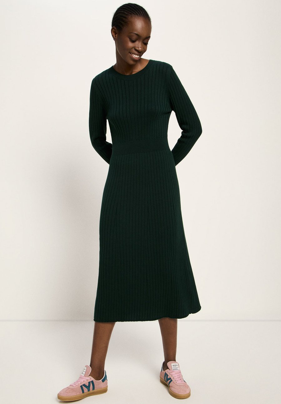Платье LANIUS Jumper dress, Forest/Green
Платье LANIUS Jumper dress, Forest/Green