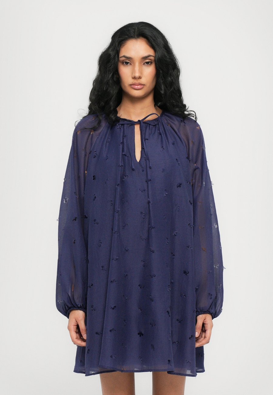 Платье Stine Goya Day dress, Dark Blue
Платье Stine Goya Day dress, Dark Blue