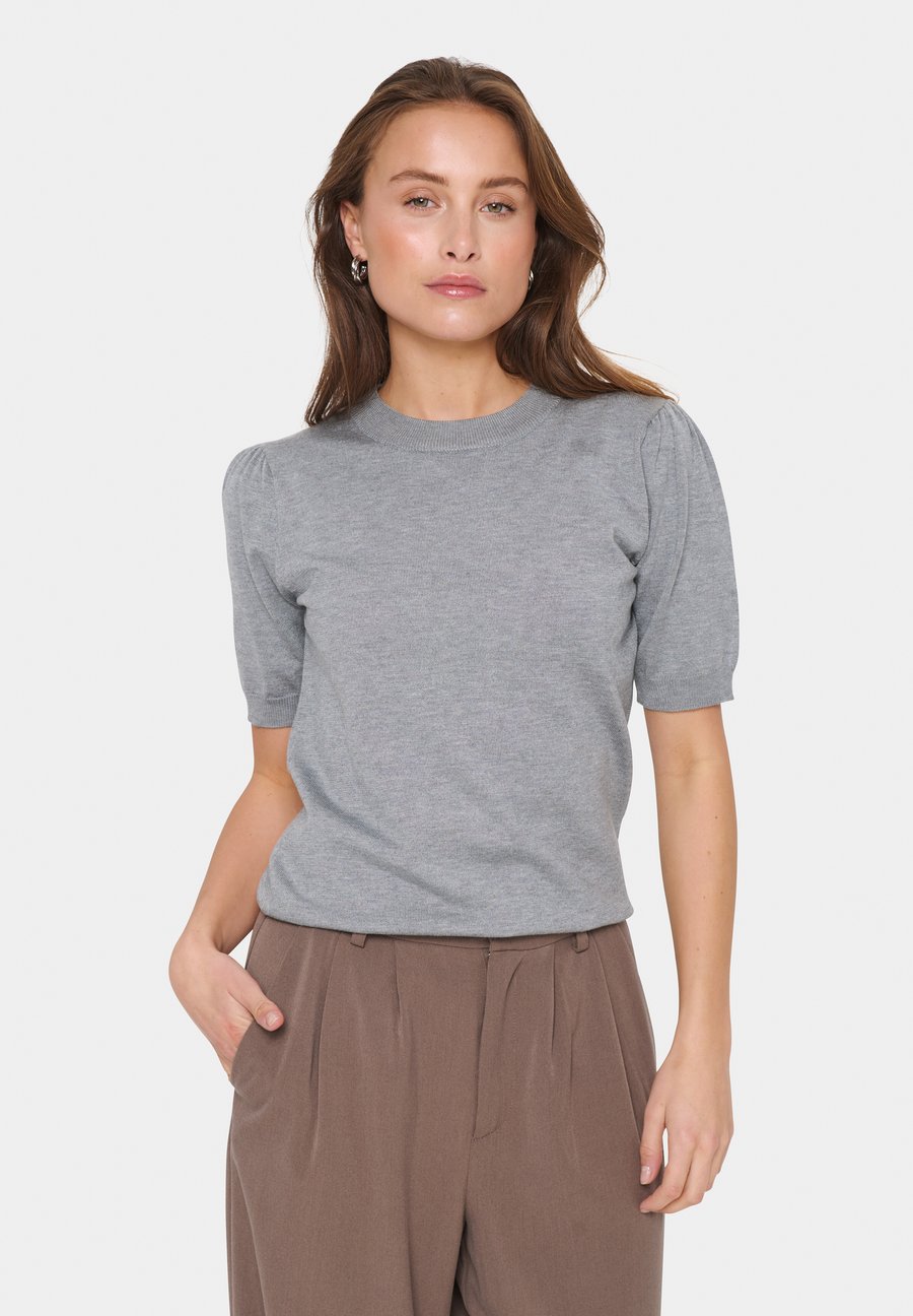 Джемпер Saint Tropez MILASZ SS, Mist Grey Melange/Mottled Light Grey
Джемпер Saint Tropez MILASZ SS, Mist Grey Melange/Mottled Light Grey