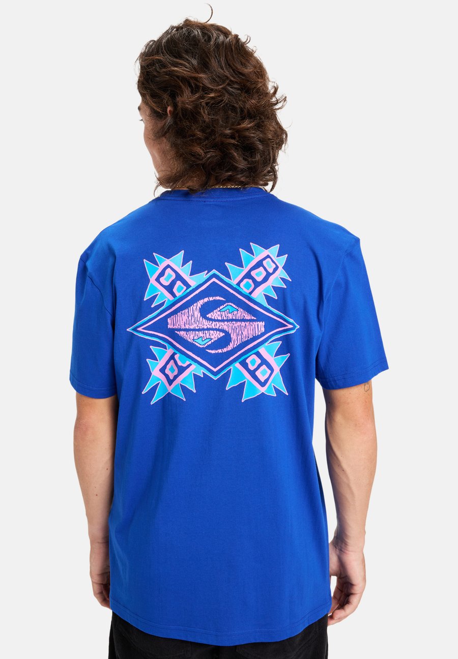 Футболка Quiksilver SWELL OVATION, Prm/Blue, Синий, Футболка Quiksilver SWELL OVATION, Prm/Blue
Футболка Quiksilver SWELL OVATION, Prm/Blue, Синий, Футболка Quiksilver SWELL OVATION, Prm/Blue