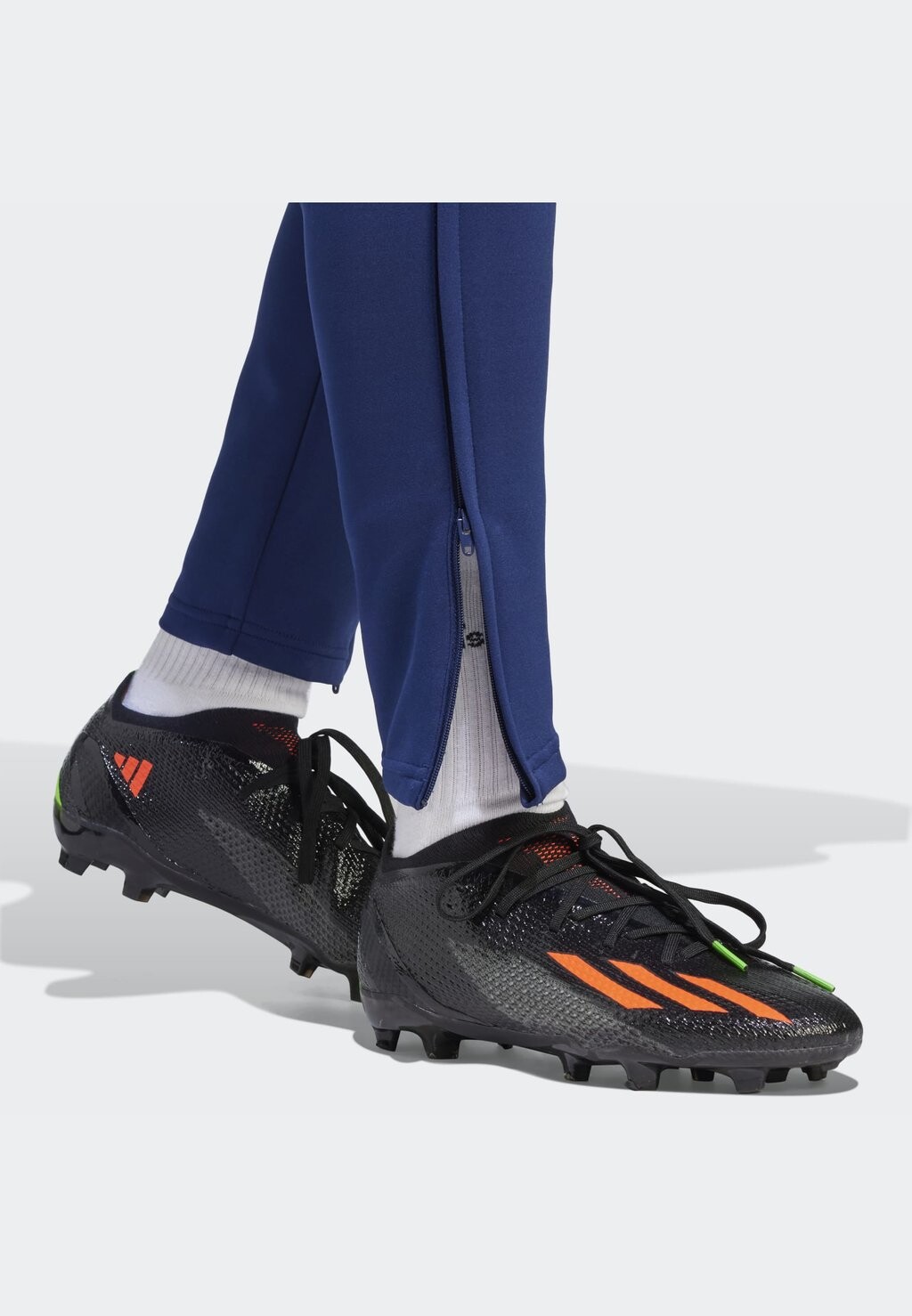 Брюки спортивного костюма Tiro 23 Club Winterized adidas Performance, темно-синий Team/серебряный ореол
Брюки спортивного костюма Tiro 23 Club Winterized adidas Performance, темно-синий Team/серебряный ореол