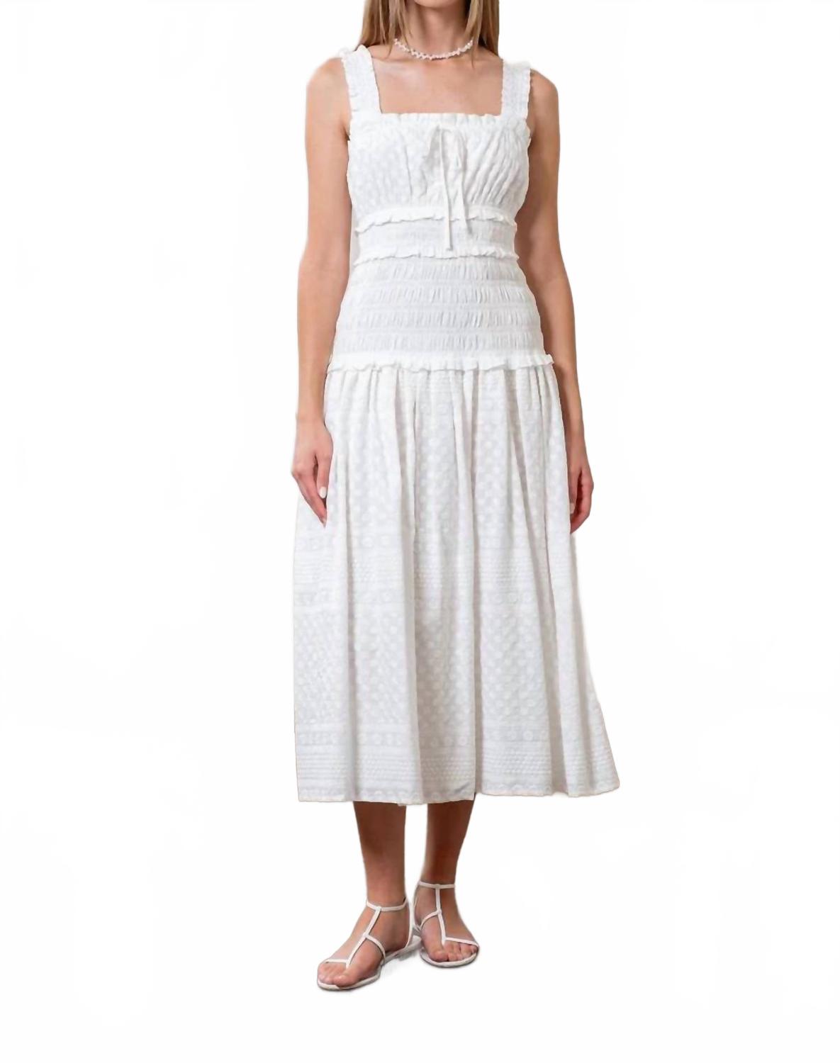 Белое платье миди с присборенным лифом MOON RIVER
Белое платье миди с присборенным лифом MOON RIVER