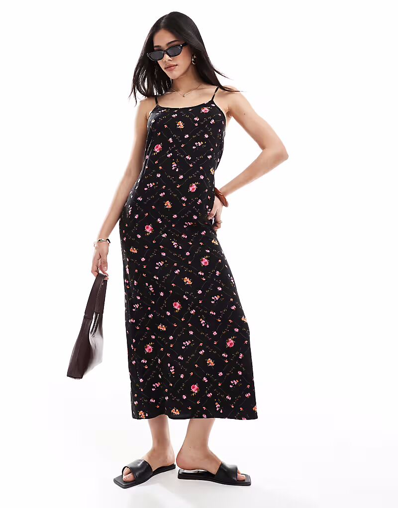 Платье-комбинация макси Miss Selfridge с круглым вырезом и бретельками, с черным мелким принтом
Платье-комбинация макси Miss Selfridge с круглым вырезом и бретельками, с черным мелким принтом